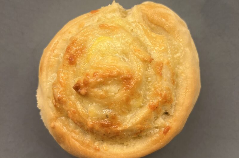 Juustu-küüslaugurullid