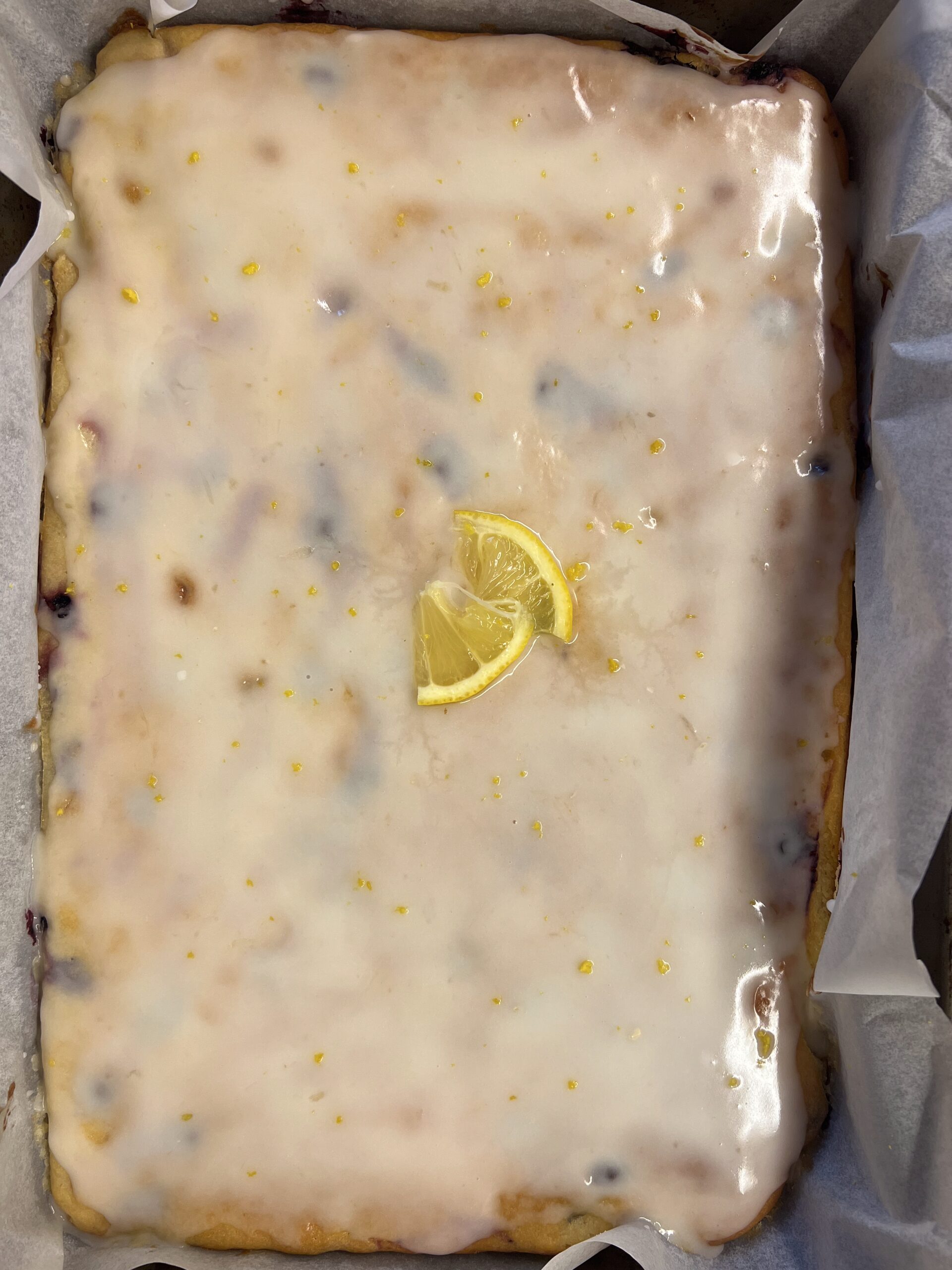 Mustika-sidruni kook glasuuriga